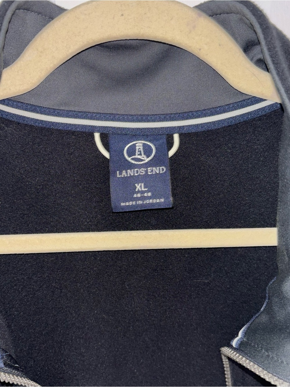 Lands' End Men's XL Black Full Zip Fleece Vest Gray Trim Adjustable Bottom EUC - Picture 3 of 8